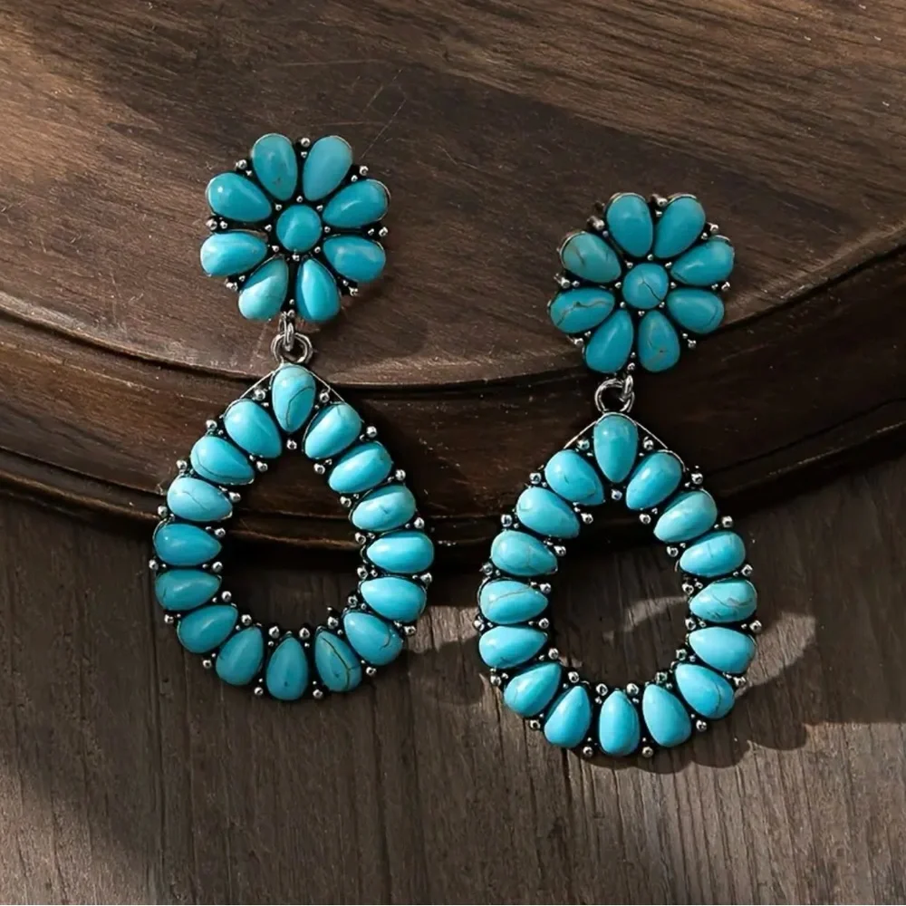 Boho Chic Turquoise Drop Pierced Earrings Vintage Floral Design - Picture 4 of 6